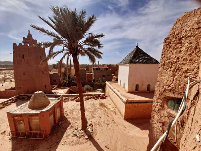 Descubre la Zaouia Sidi El Houari en Tinejdad: una joya de la arquitectura religiosa bereber durante un viaje de autor
